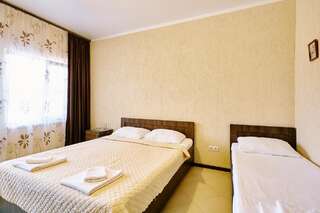 Отель Гостиница Солнце Абхазии Пицунда Классический трехместный номер-1